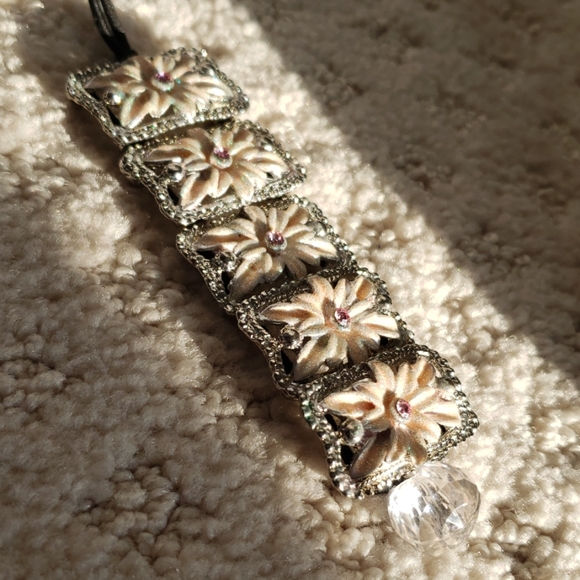 Two x Crystal Rhinestones Flower hand accessories - Picture 6 of 6